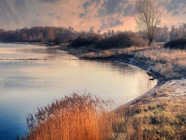 Urlaub auf Rügen im Herbst Winter See