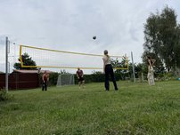  Ferienhaus auf Rügen in Schaprode am Hafen - Ferienwohnung Souterrain Aussenhof Volleyballplatz